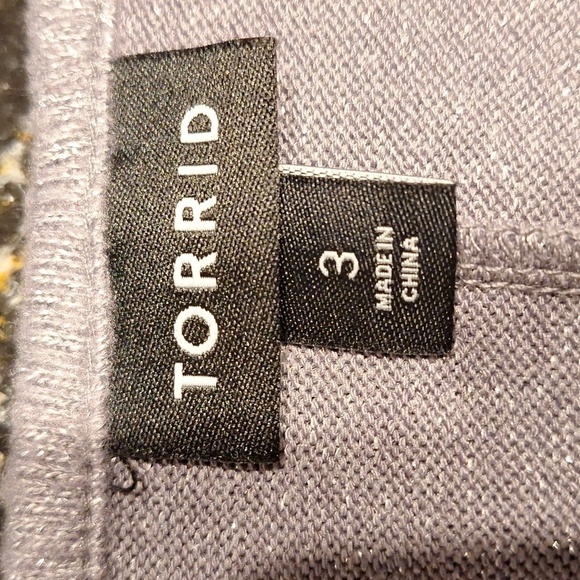 Z women's Torrid silver metallic stretch short sleeve plus size knit top 3 - Picture 3 of 4